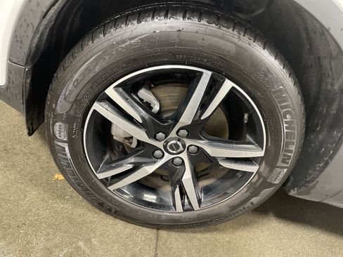 Used 2025 Volvo XC40 B5 Core image 16