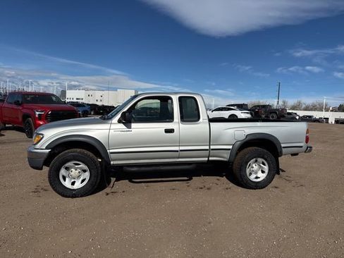 Used 2004 Toyota Tacoma PreRunner image 2