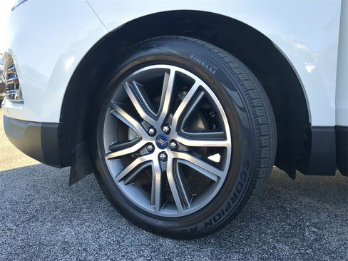 Used 2020 Ford Edge Titanium image 34