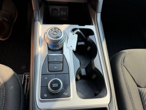 Used 2023 Ford Explorer XLT AWD/4WD image 26
