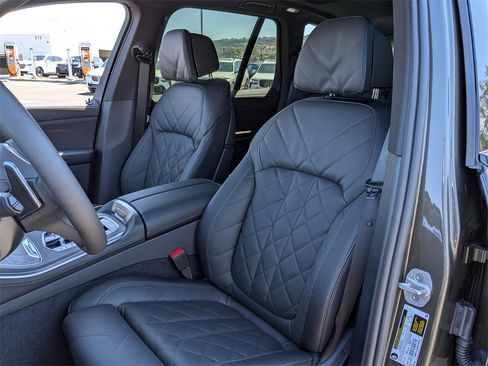 New 2026 BMW X5 sDrive40i image 8