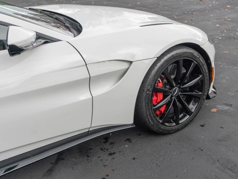 Used 2020 Aston Martin V8 Vantage Coupe image 9