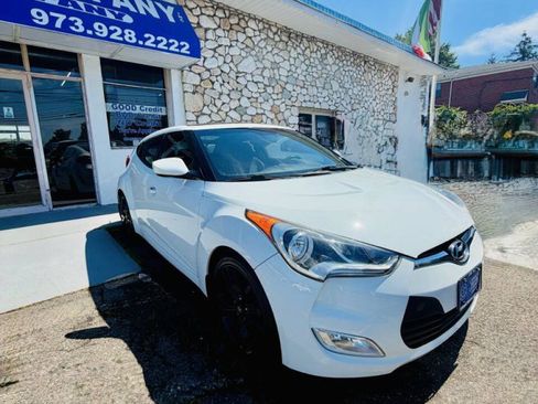 Used 2016 Hyundai Veloster w/ Option Group 02 FWD image 2