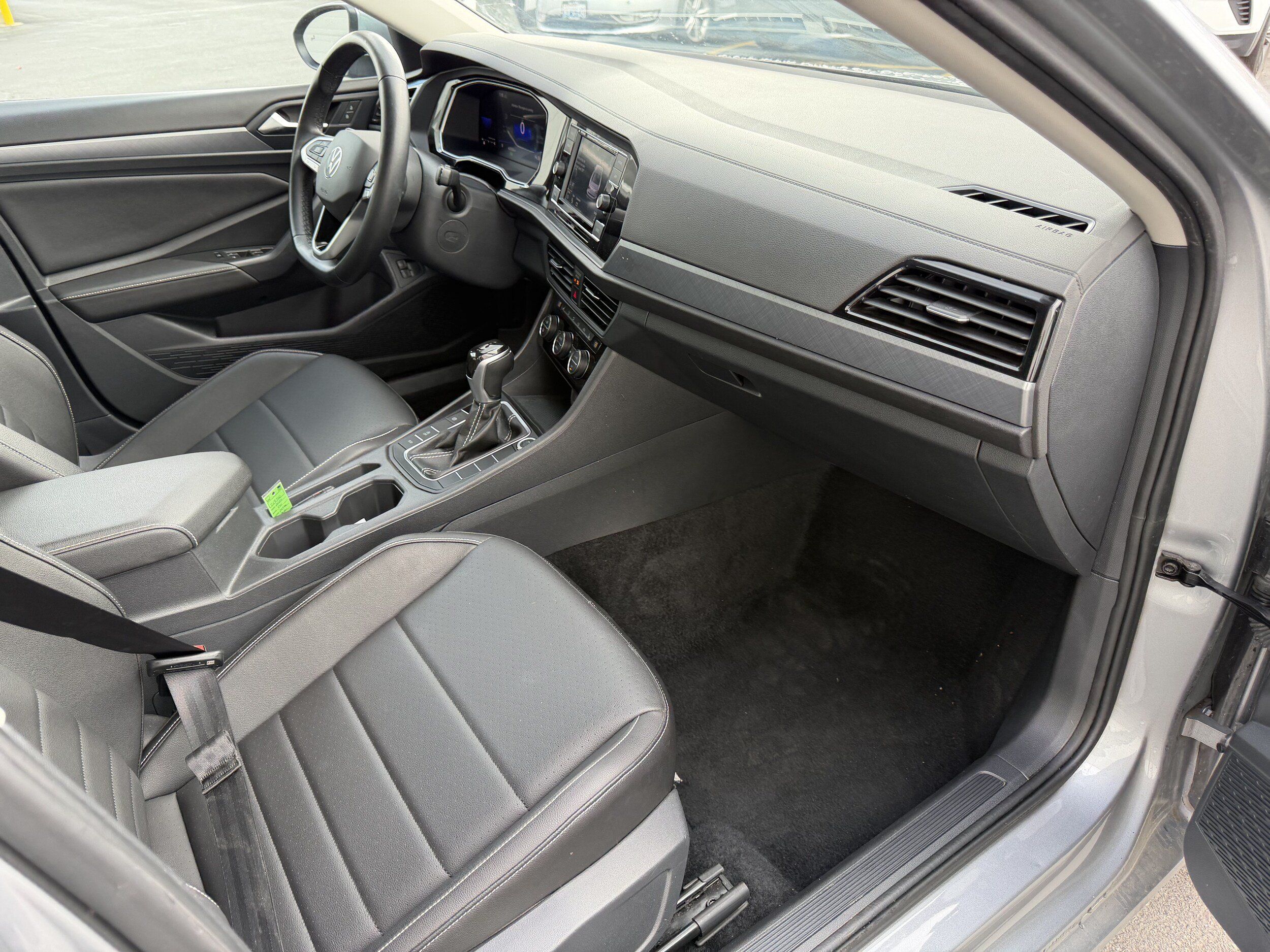 Used 2024 Volkswagen Jetta SE FWD image 33