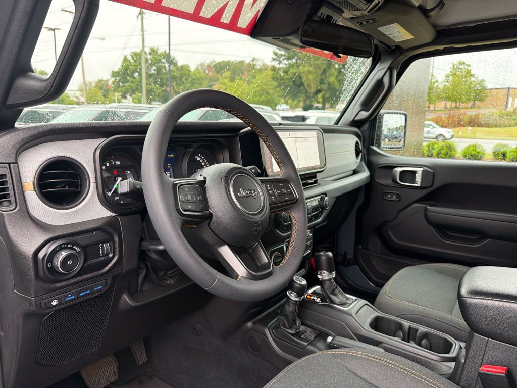 Used 2024 Jeep Wrangler Unlimited w/ Convenience Group AWD/4WD image 9