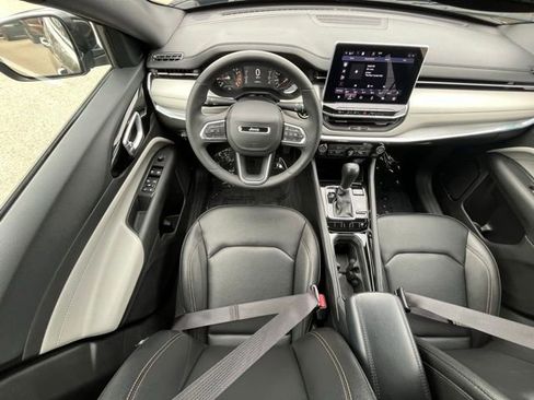 Used 2024 Jeep Compass Limited image 23