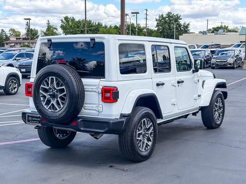 Used 2025 Jeep Wrangler Sahara image 4