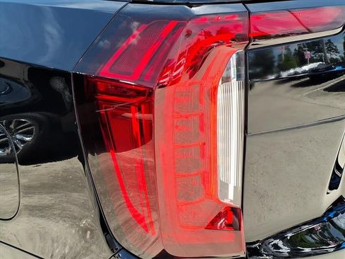 Used 2024 GMC Yukon XL Denali AWD/4WD image 12