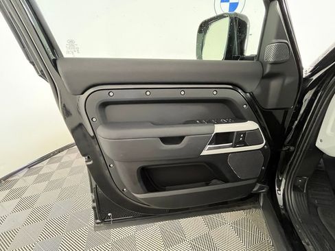 Used 2024 Land Rover Defender 110 S image 21