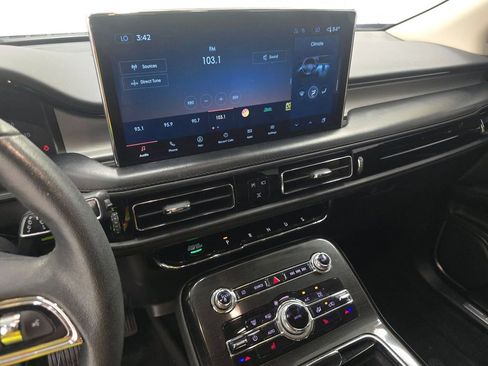 Used 2022 Lincoln Nautilus FWD w/ Premium Package image 11