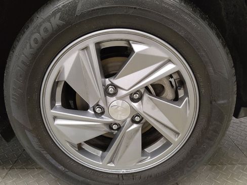 Used 2025 Hyundai Elantra SE FWD image 31