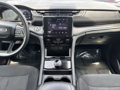Used 2023 Jeep Grand Cherokee Laredo RWD image 14