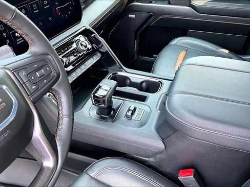 Used 2024 GMC Sierra 1500 AT4 w/ AT4 Preferred Package AWD/4WD image 16
