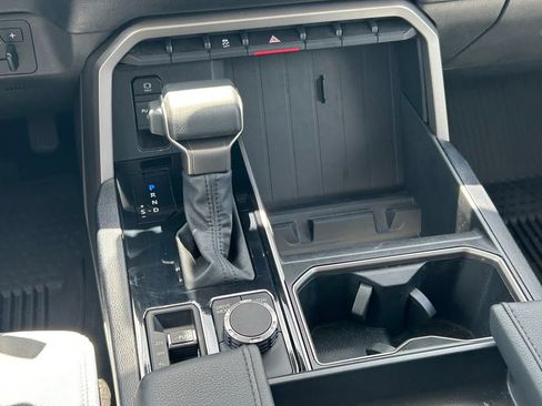 Used 2022 Toyota Tundra SR5 AWD/4WD image 22