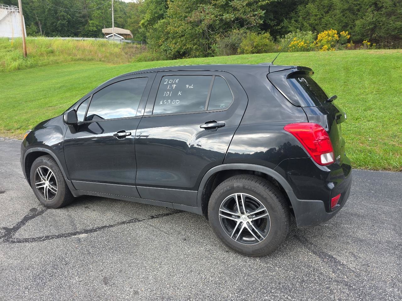 Used 2018 Chevrolet Trax LS FWD image 4