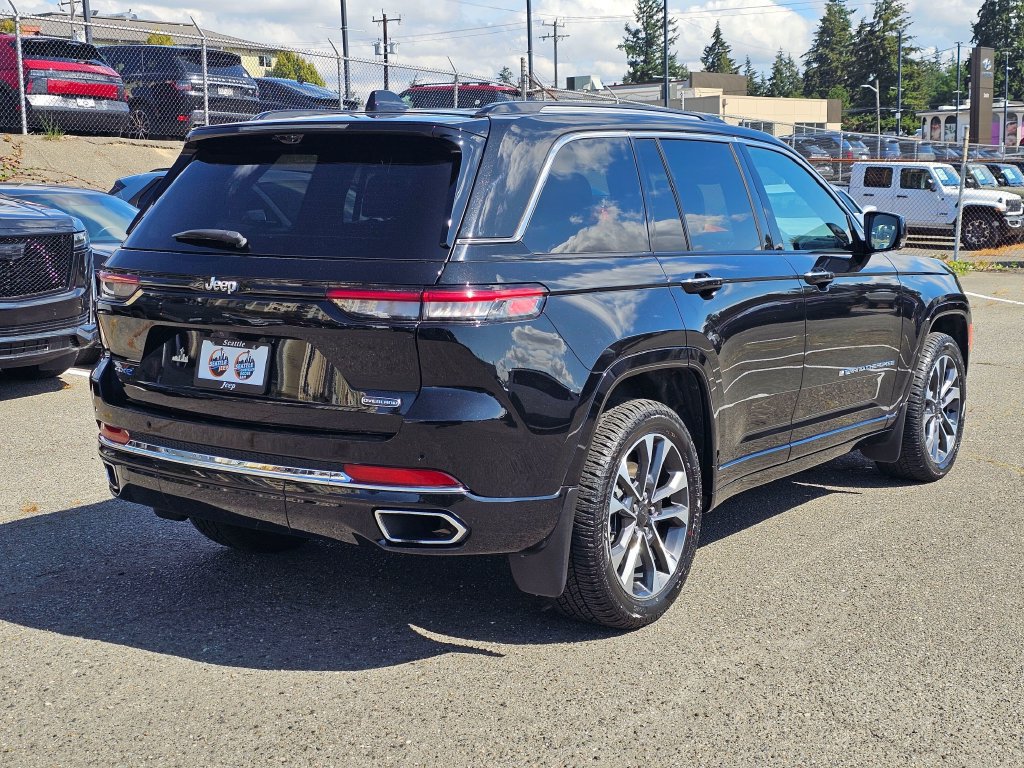 Used 2023 Jeep Grand Cherokee Overland w/ Advanced Protech Group III AWD/4WD image 8