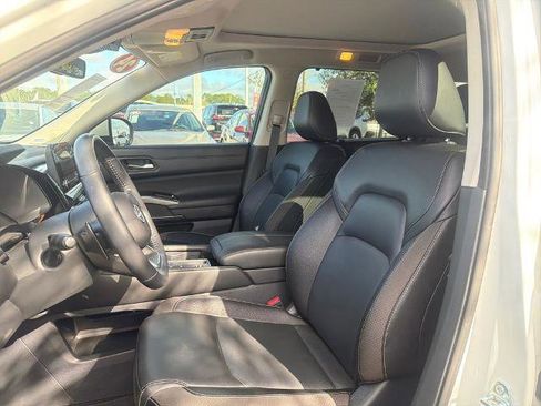 Certified 2024 Nissan Pathfinder SL w/ SL Premium Package image 19
