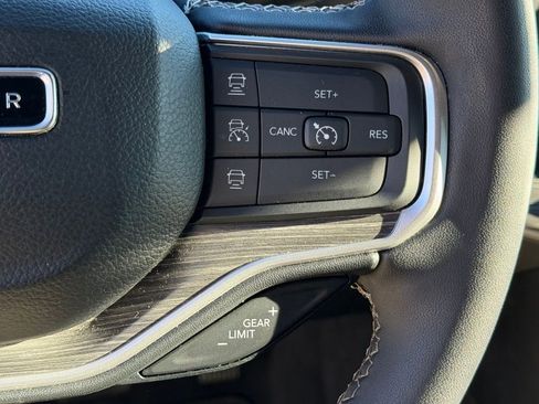 Certified 2024 Jeep Wagoneer Series III image 24