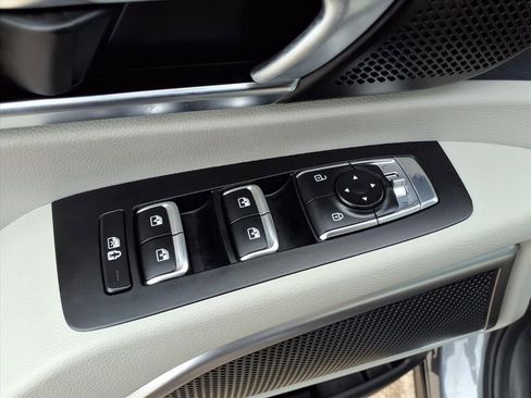 Used 2025 Kia Telluride EX w/ EX Captain's Chair Package image 26