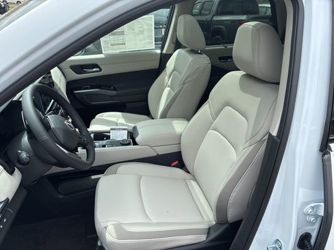 New 2026 Nissan Pathfinder SL w/ SL Premium Package AWD/4WD image 18