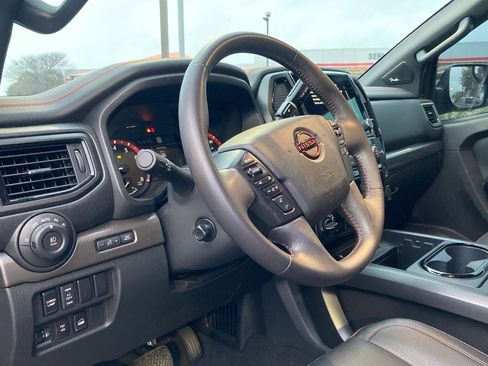 Used 2024 Nissan Titan PRO-4X w/ Pro-4x Convenience Package image 9
