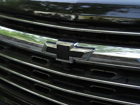 Used 2025 Chevrolet Traverse LT w/ Sun and Wheel Package FWD image 38