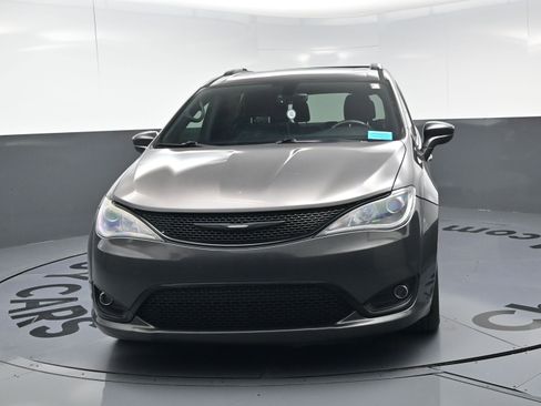 Used 2018 Chrysler Pacifica Touring-L Plus w/ S Appearance Package image 5