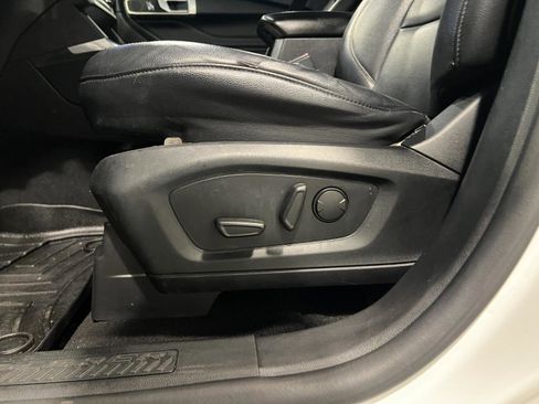 Used 2020 Ford Explorer XLT w/ Equipment Group 202A image 24