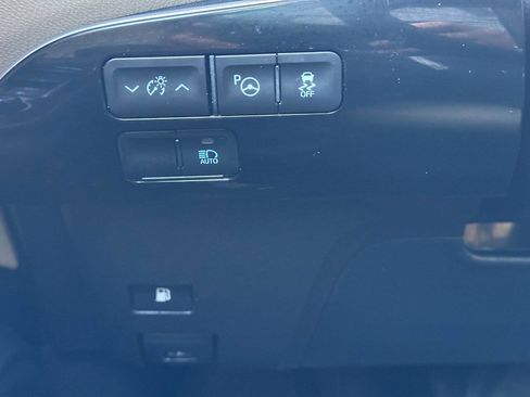 Used 2021 Toyota Prius LE image 35