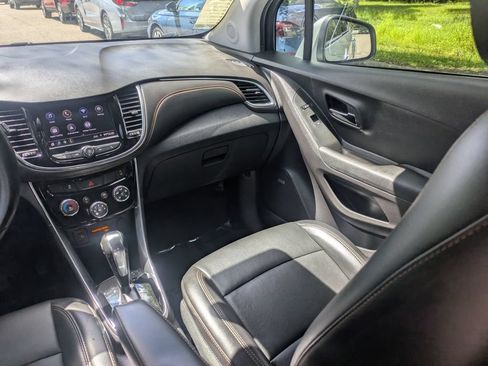 Used 2020 Chevrolet Trax Premier FWD image 17