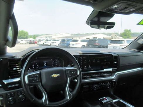 Used 2024 Chevrolet Silverado 1500 LTZ image 6