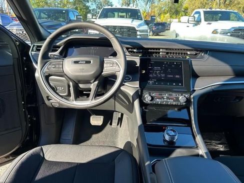 New 2025 Jeep Grand Cherokee 4WD image 16