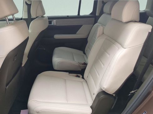 Used 2025 Hyundai Santa Fe Calligraphy image 12