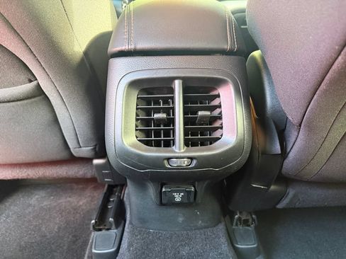 Used 2017 Jeep Cherokee Latitude FWD image 29