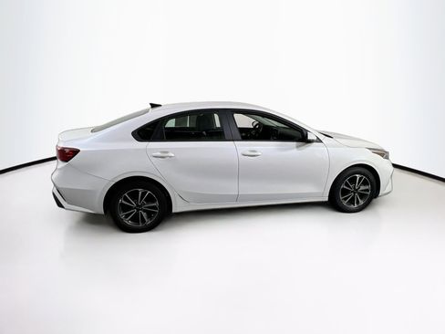 Used 2022 Kia Forte LXS w/ LXS Technology Package image 4