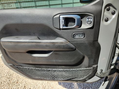 Used 2023 Jeep Gladiator Mojave AWD/4WD image 13