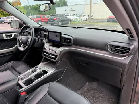 Used 2023 Ford Explorer XLT w/ Equipment Group 202A AWD/4WD image 23