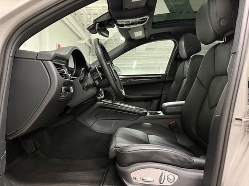 Certified 2026 Porsche Macan AWD/4WD image 5
