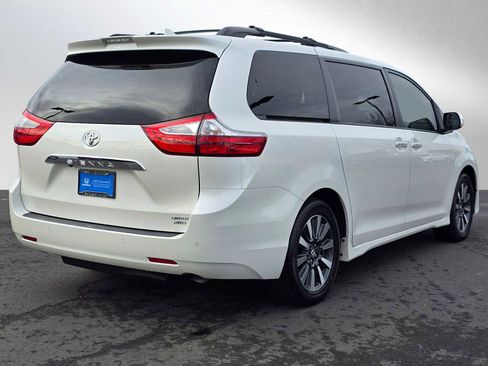 Used 2019 Toyota Sienna Limited Premium image 5