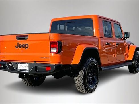 Used 2025 Jeep Gladiator Sport image 5
