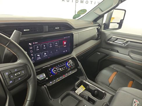 Used 2024 GMC Sierra 2500 AT4 w/ AT4 Preferred Package image 26