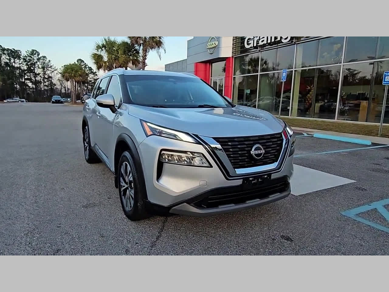 Used 2023 Nissan Rogue SV w/ SV Premium Package FWD image 19