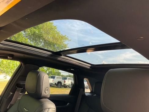 Used 2025 Cadillac XT5 Premium Luxury FWD image 9