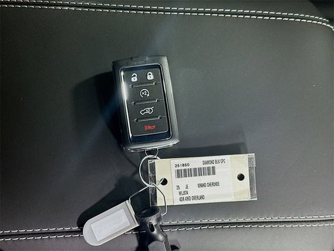 New 2025 Jeep Grand Cherokee Overland w/ Luxury Tech Group IV image 20