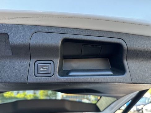 Used 2023 GMC Acadia SLE w/ Driver Convenience Package image 32