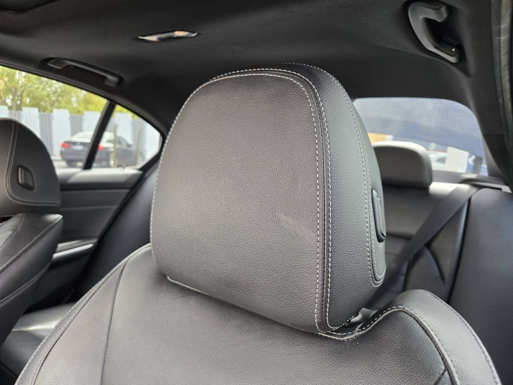 Used 2020 BMW 330i xDrive Sedan w/ M Sport Package AWD/4WD image 15