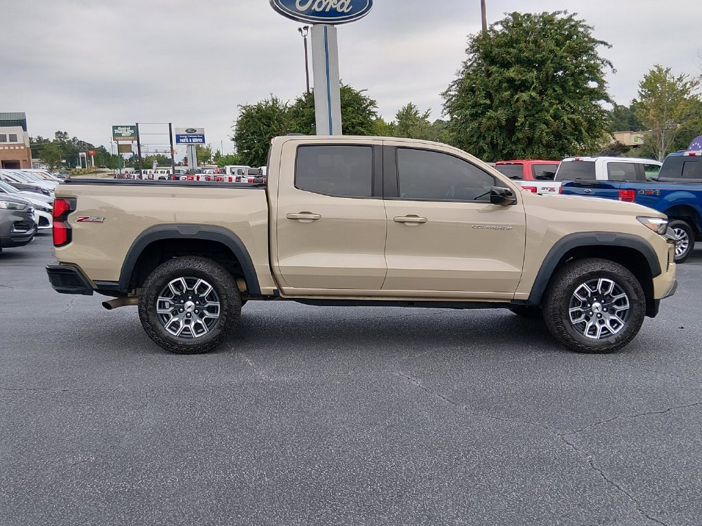 Used 2024 Chevrolet Colorado Z71 w/ Z71 Convenience Package 2 AWD/4WD image 3