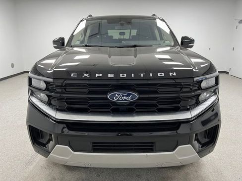 Used 2025 Ford Expedition Platinum AWD/4WD image 3