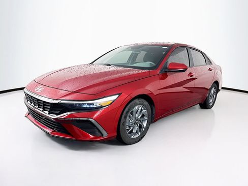 Used 2024 Hyundai Elantra SEL FWD image 3