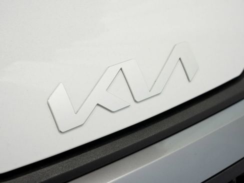 New 2026 Kia Sportage LX FWD image 3